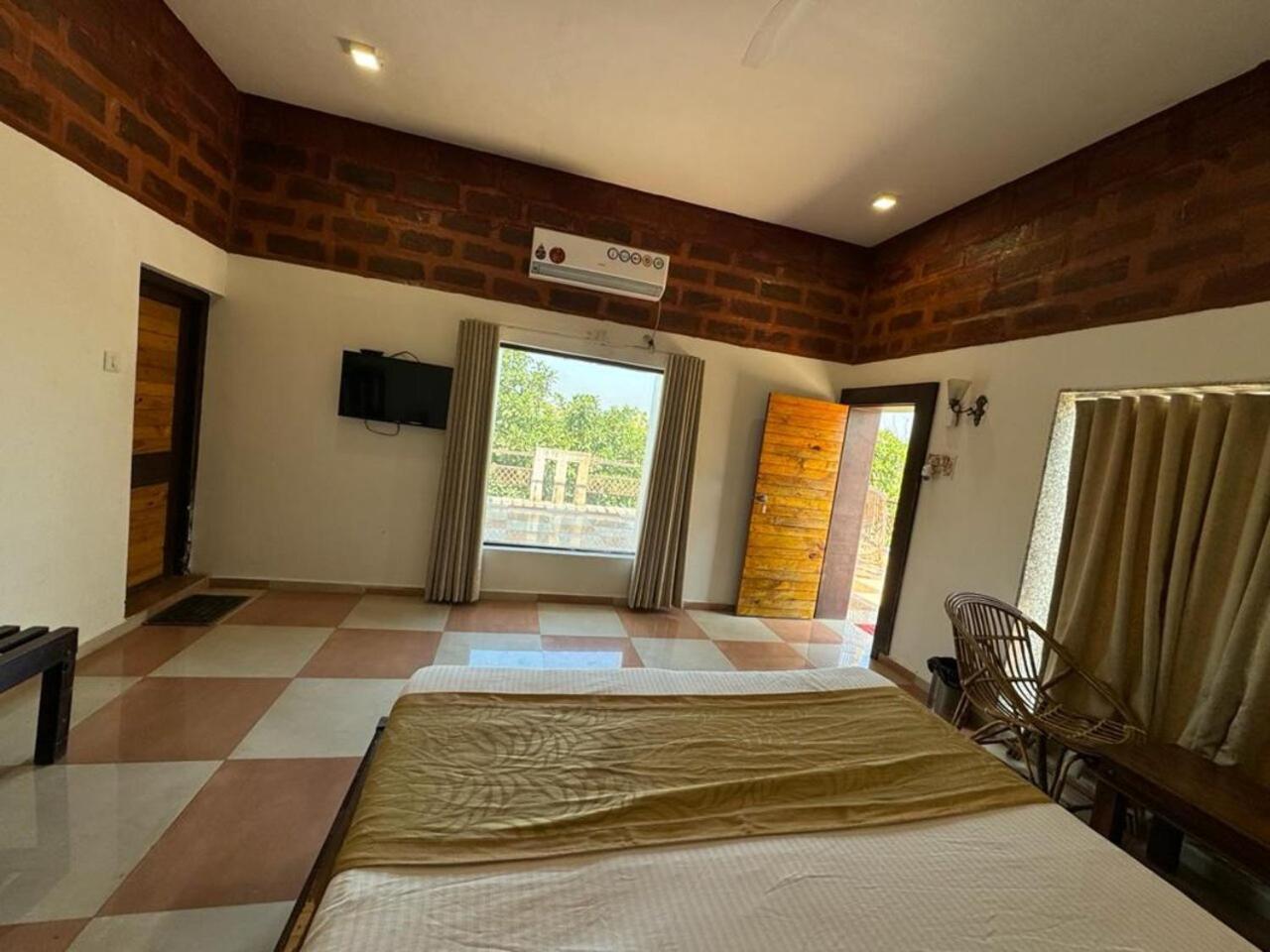 Gir Lions Paw Resort With Swimming Pool Sasan Gir Exterior photo