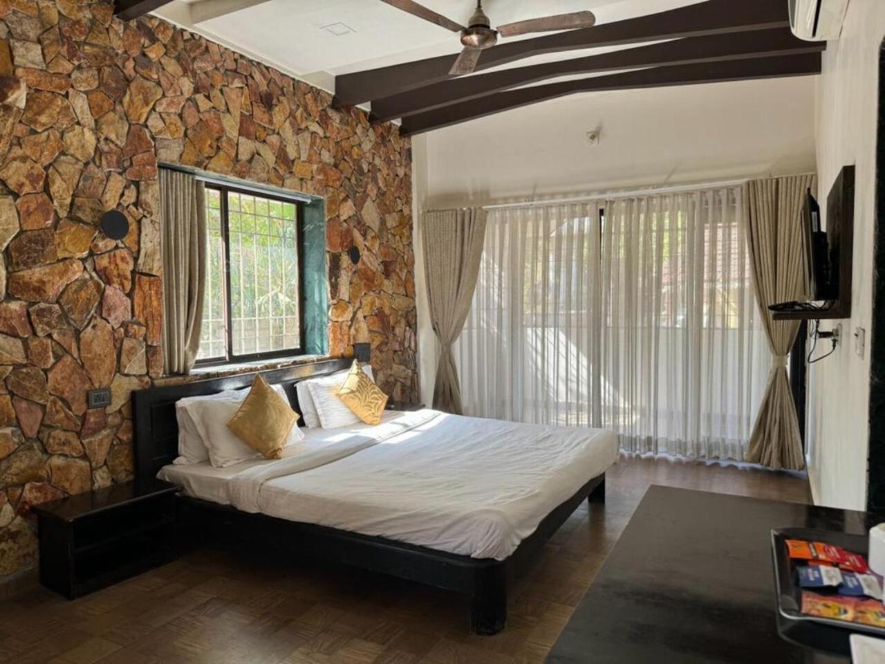 Gir Lions Paw Resort With Swimming Pool Sasan Gir Exterior photo