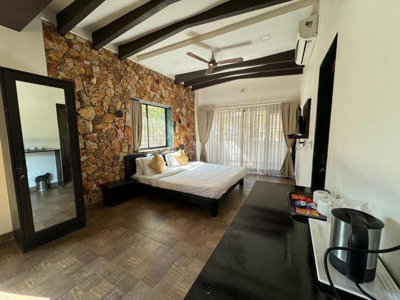 Gir Lions Paw Resort With Swimming Pool Sasan Gir Exterior photo